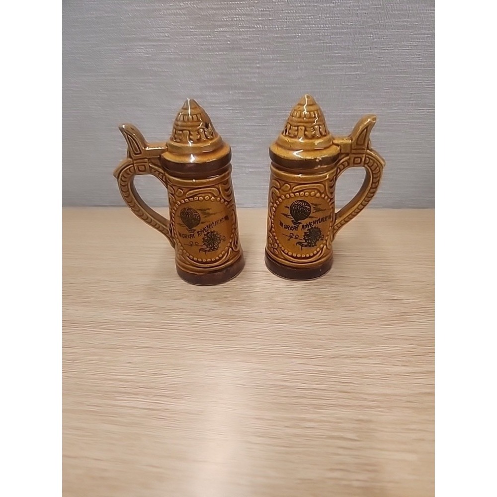 Vintage‎ Ceramic Beer Stein Salt & Pepper Shakers W/Handles Souvenir  Six Flags